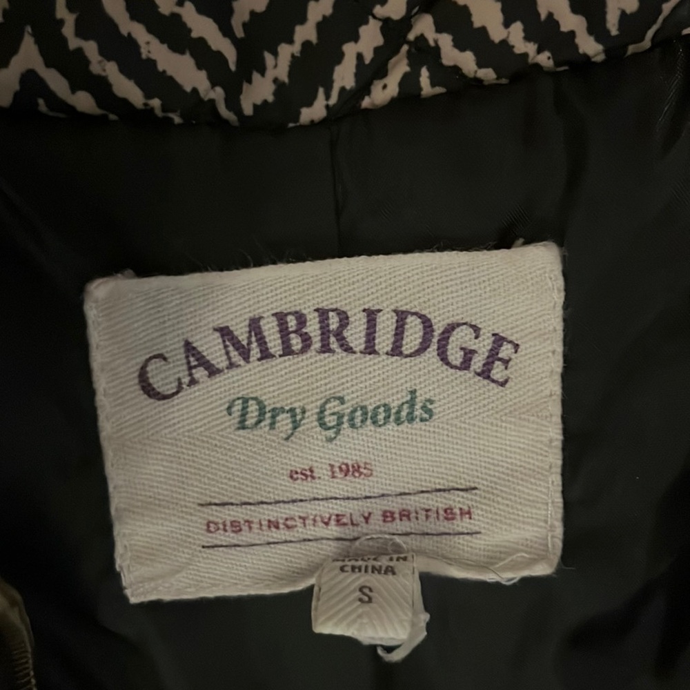 • Dry Goods Chevron Vest Black and White - Picture 9 of 13